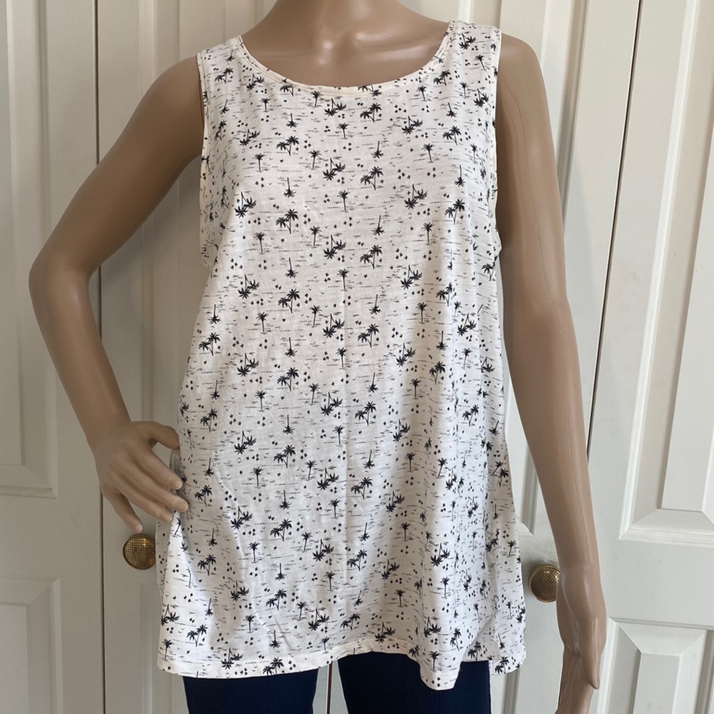 Old Navy Womens L Palm Tree Tank Top. Everywear. Beach tank.